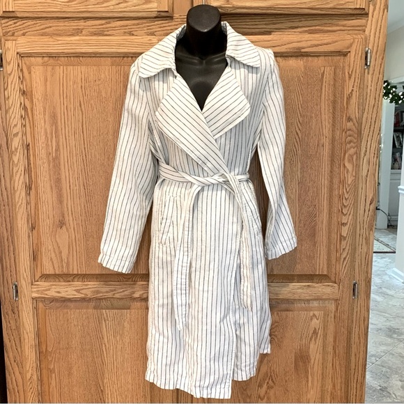 Rachel Zoe Jackets & Blazers - Rachel Zoe Striped White and Black Trench Coat, size M